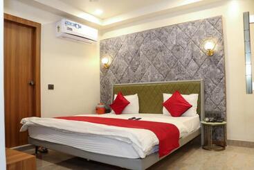 هتل Satpura Inn