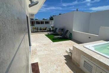 מלון דירות Los Peacocks   Premier Accommodations