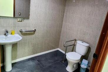 پانسیون Hostal Ostello Amadeus