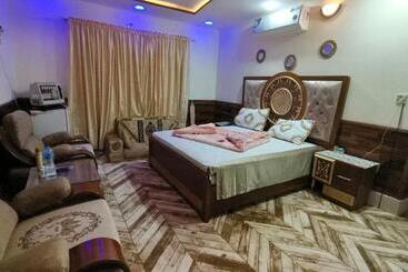 پانسیون Metro Guest House
