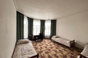هاستل Warm House