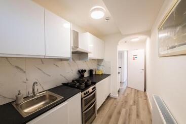 تختخواب و صبحانه Premium En Suite Double Bedrooms In Central Maidstone With Breakfast