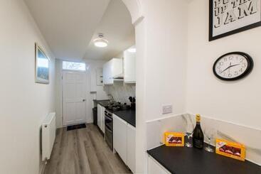 تختخواب و صبحانه Premium En Suite Double Bedrooms In Central Maidstone With Breakfast