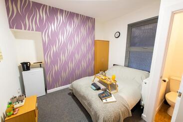 تختخواب و صبحانه Premium En Suite Double Bedrooms In Central Maidstone With Breakfast