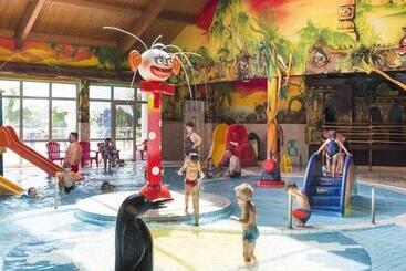 تختخواب و صبحانه Castle Wellness Resort Sóstó