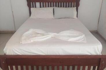 هتل کپسول Guest House Dos Amigos