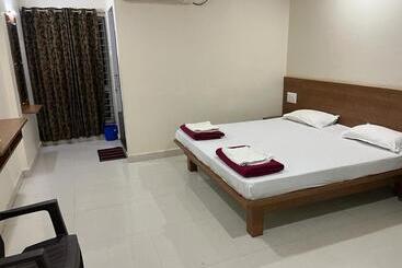 هتل Shrinivas Lodge