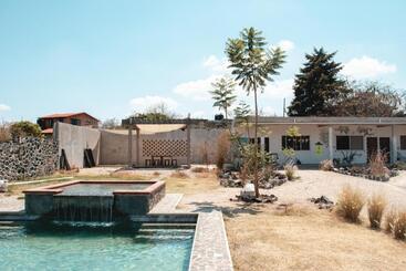 پانسیون Casa De Huespedes Colmena