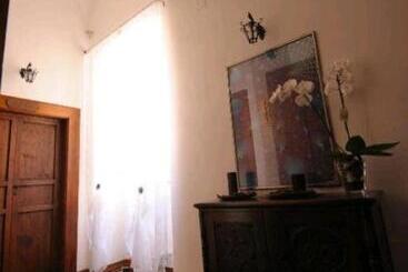 پانسیون Saint Patrick Guest House