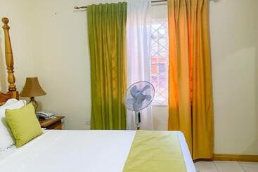 پانسیون Windbreak Villa