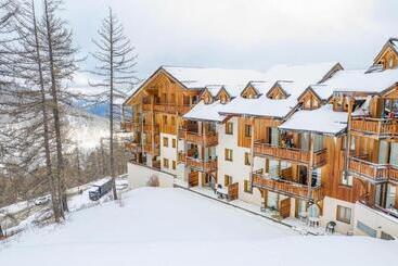 Résidence Le Parc Des Airelles   Studio Coin Montagne 4 Personnes Vue Pist 334
