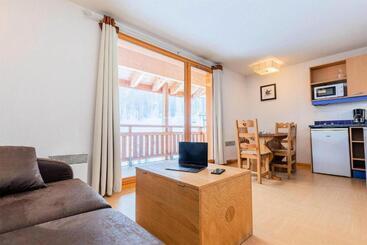 Résidence Le Parc Des Airelles   Studio Coin Montagne 4 Personnes Vue Pist 334