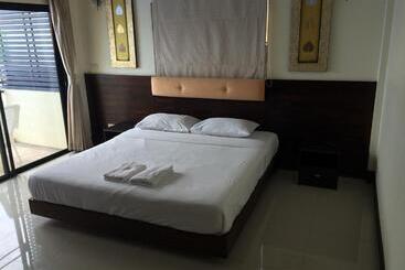 فندق صغير Crystal Clear Apartments