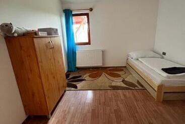 هاستل Nora Guesthouse And Restaurant