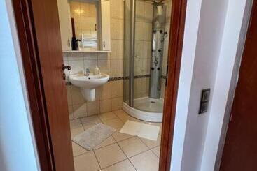 هاستل Nora Guesthouse And Restaurant