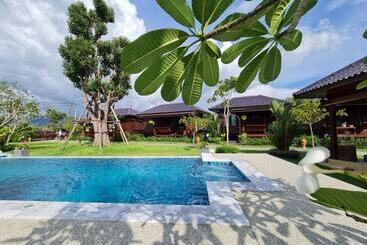 تختخواب و صبحانه Baan Ati Resort & Spa