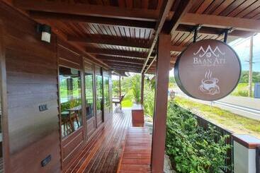 تختخواب و صبحانه Baan Ati Resort & Spa