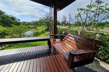 تختخواب و صبحانه Baan Ati Resort & Spa