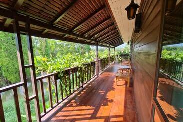 تختخواب و صبحانه Baan Ati Resort & Spa