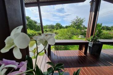 تختخواب و صبحانه Baan Ati Resort & Spa