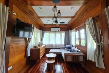 تختخواب و صبحانه Baan Ati Resort & Spa