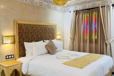تختخواب و صبحانه Dar Md