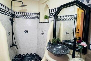 تختخواب و صبحانه Dar Md