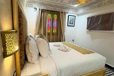 تختخواب و صبحانه Dar Md