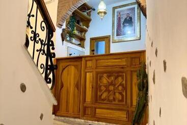 تختخواب و صبحانه Dar Md