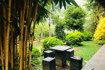 تختخواب و صبحانه Eco Garden