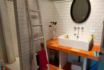تختخواب و صبحانه La Suite 14