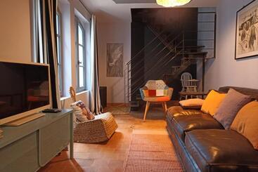تختخواب و صبحانه La Suite 14