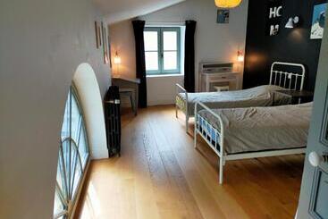 تختخواب و صبحانه La Suite 14