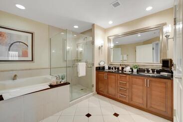 Blu Cashmere Suite Mgm Signature 23rd Flr W/balcony Strip View