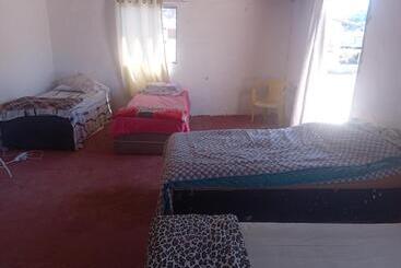 Hostel Leonardo