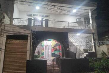 Hostel Leonardo