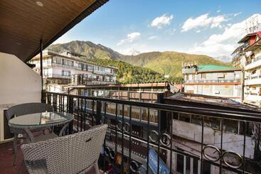 هتل M Bar And Restaurant