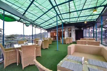 هتل M Bar And Restaurant