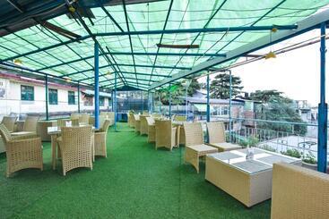 هتل M Bar And Restaurant