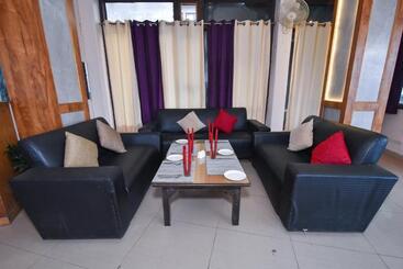هتل M Bar And Restaurant