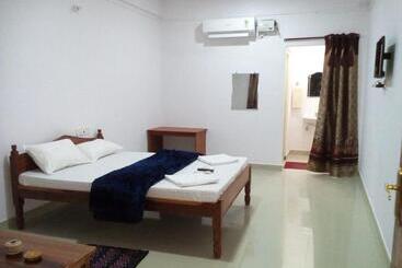 هتل Mallick Palace