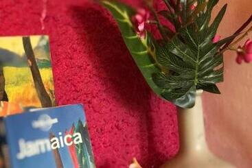 پانسیون Bnb Somom Mobay Lodging
