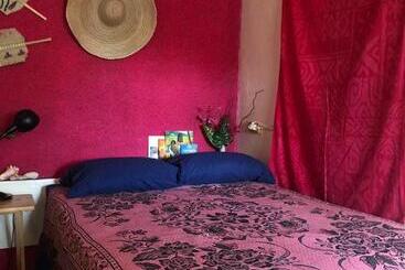 پانسیون Bnb Somom Mobay Lodging