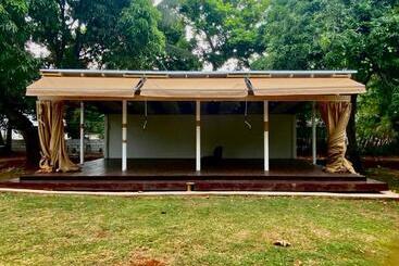 پانسیون Bnb Somom Mobay Lodging