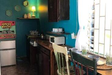 پانسیون Bnb Somom Mobay Lodging