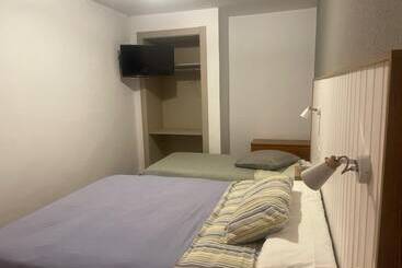 پانسیون Hostal Julio Cesar