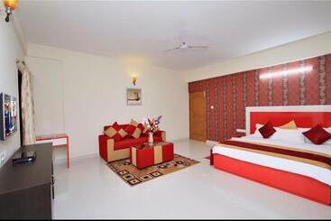 پانسیون Palm Luxury Suites & Service Apartments