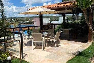 پانسیون Suites Casa Maia
