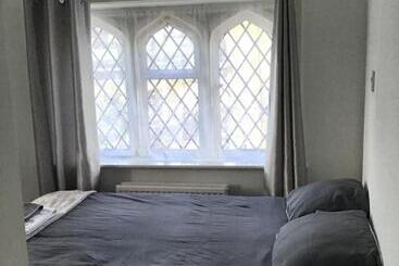 هاستل The New Juniper Berry Pub & Guest Rooms