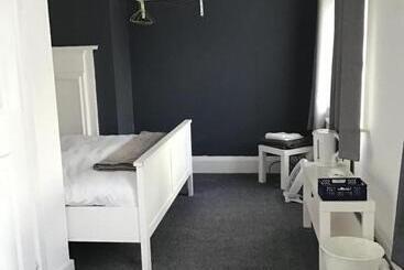 هاستل The New Juniper Berry Pub & Guest Rooms